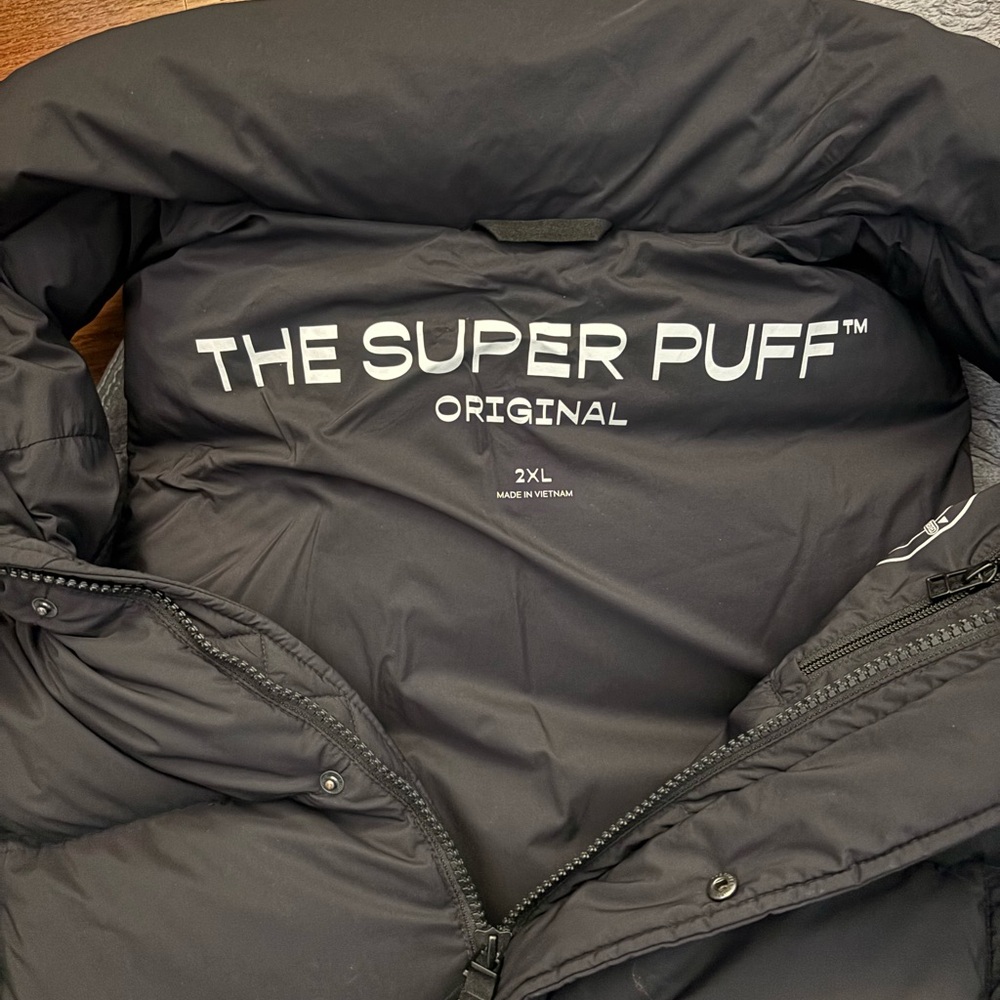 The Aritzia Super Puff Black vest climate - Picture 3 of 3
